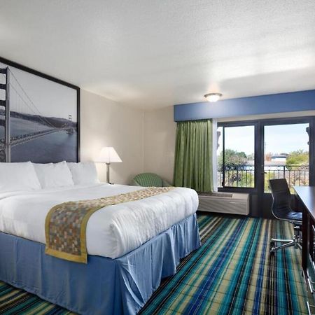 Super 8 by Wyndham Vallejo/Napa Valley Zewnętrze zdjęcie